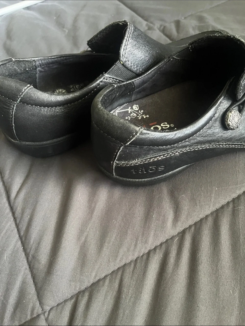 Taos Footwear Black Leather Slip-On Loafers